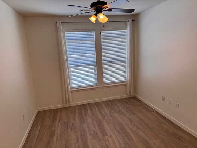 Building Photo - Spacious 1BR Condo in Broomfield