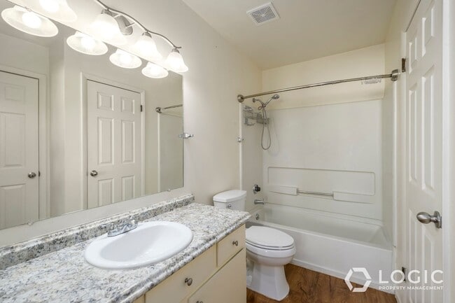 Building Photo - End Unit Townhome!
