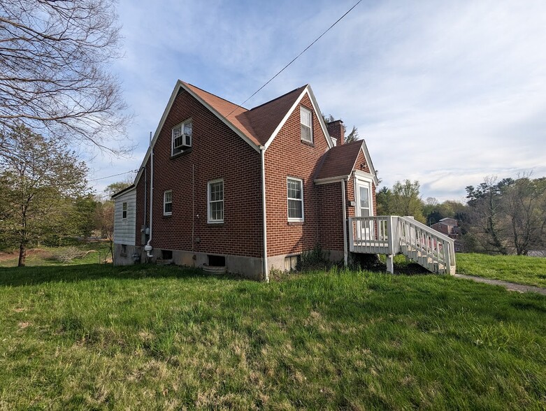 Primary Photo - 119 Hammett Ave
