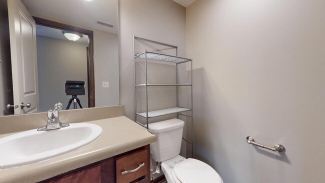 Building Photo - "Charming 3-Bed Townhouse with 2.5 Baths &...