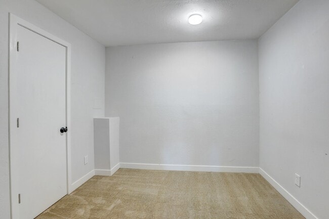 Building Photo - $1,295.95 - 1 Bed Updated Condo right by Cherry Creek Shopping Center!