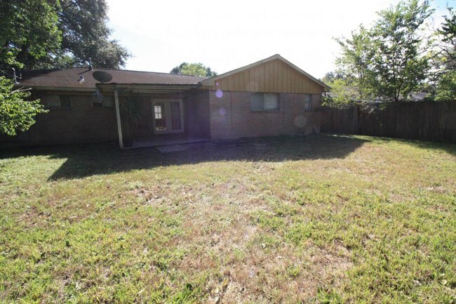 Building Photo - 5830 Effingham Dr