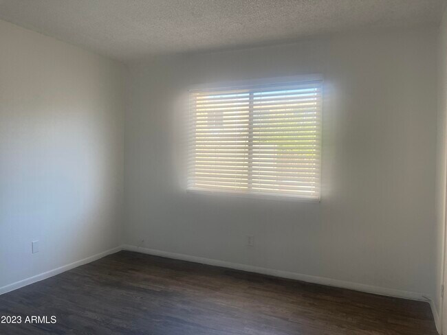 Building Photo - 4520 E Wood St