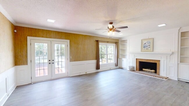 Building Photo - 4130 Knollcrest Cir N