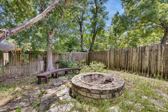 Building Photo - Great 3 bedroom home in South Austin!