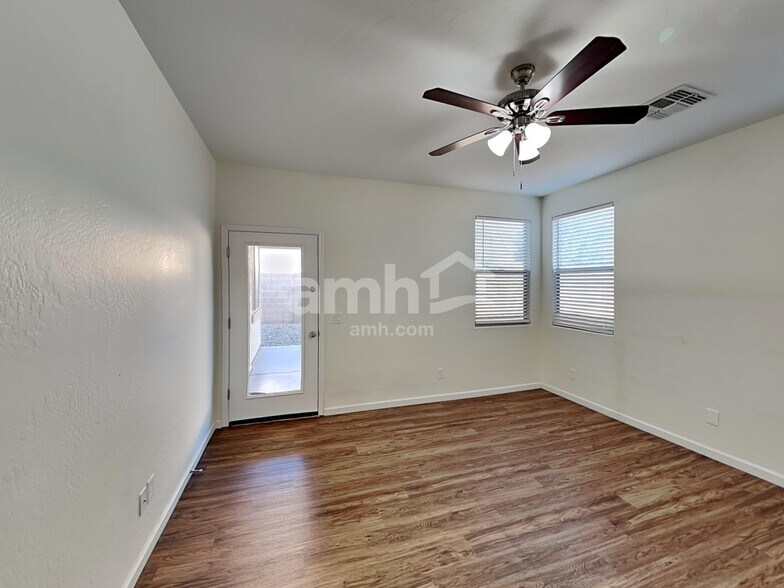 Building Photo - 2975 E Merlot St