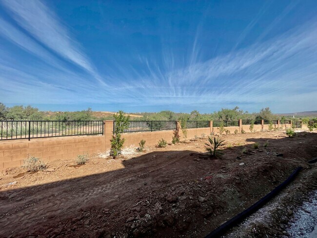 Building Photo - Beautiful Three Bedroom Townhome in Woodland Estates