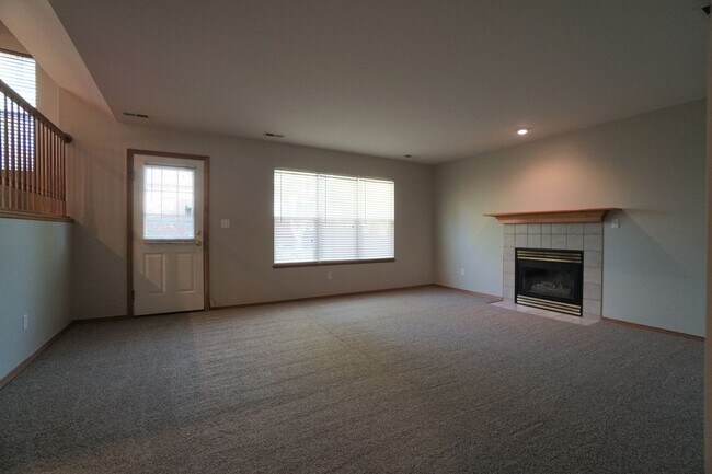 Building Photo - 1072 Scarlet Oak Dr