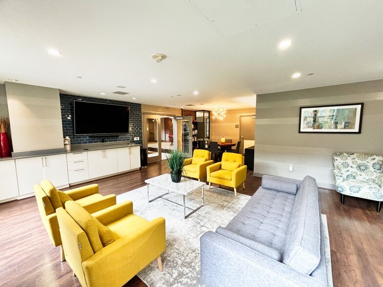 Building Photo - 1021 N Garfield St