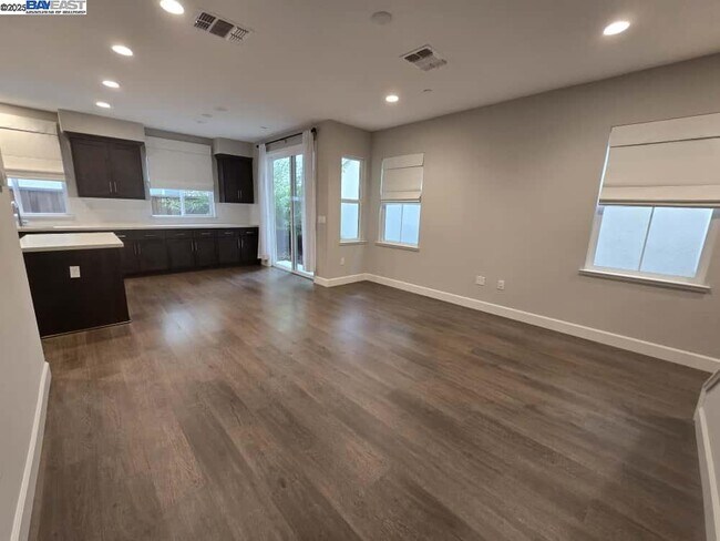Building Photo - 8553 Waveside Wy