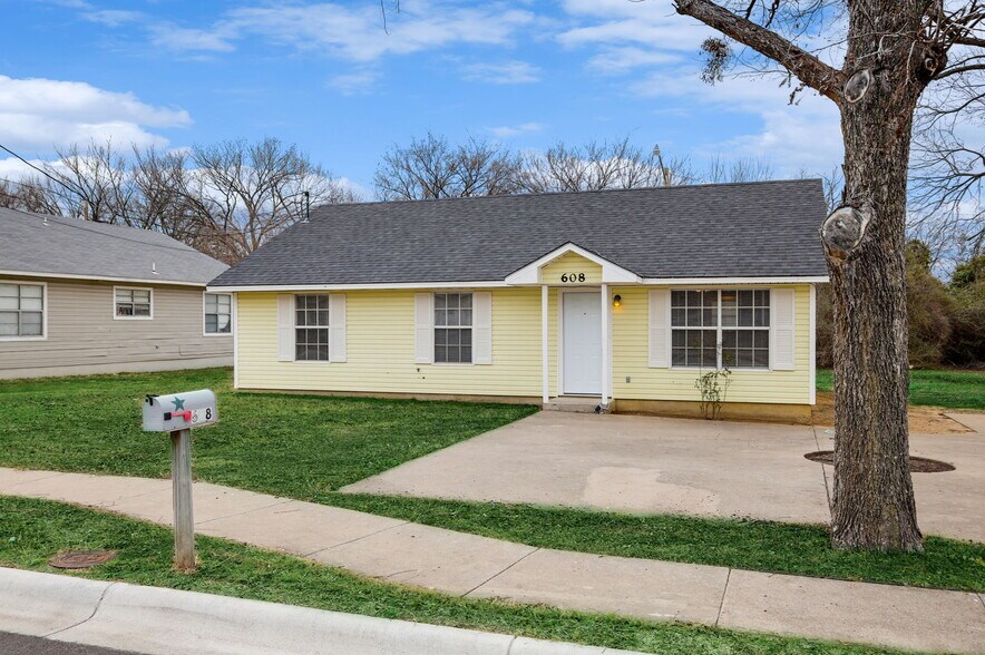 Building Photo - 608 Uland St