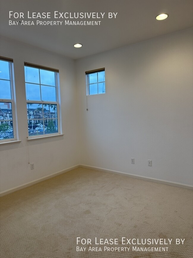 Building Photo - 654 Sea Anchor Dr