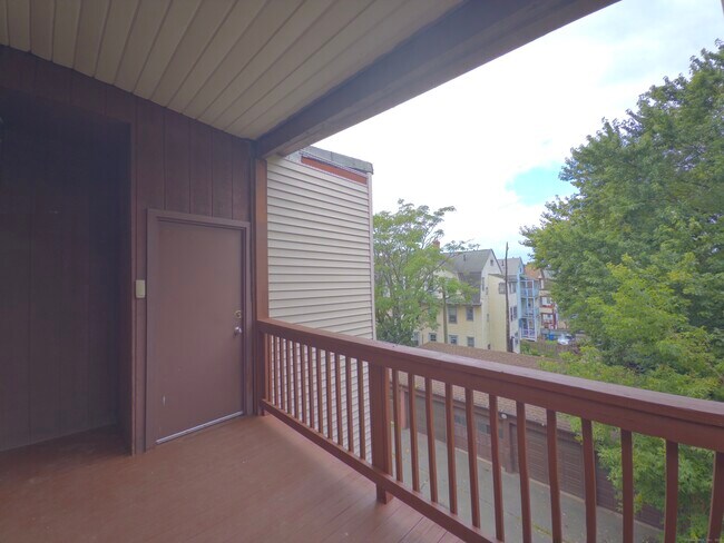 Building Photo - 421 Wethersfield Ave