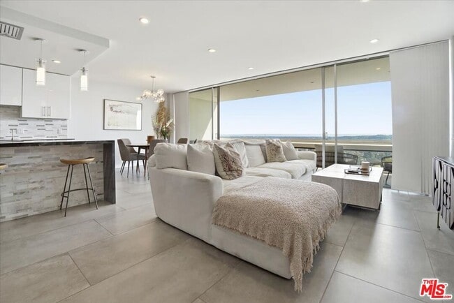 Building Photo - 2222 Ave of the Stars