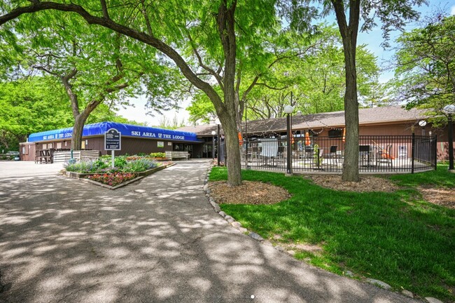 Building Photo - 5700 Hillcrest Ln