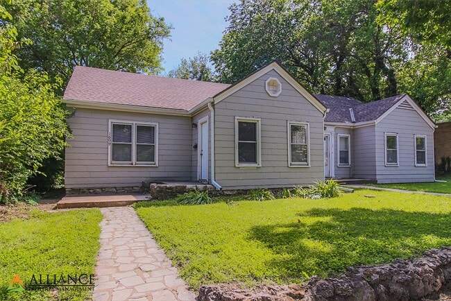 Primary Photo - 1609 Poyntz Ave