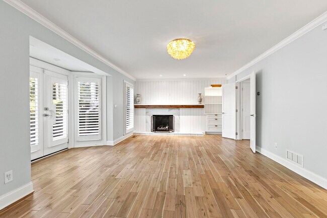 Building Photo - 4820 Powers Ferry Rd NW