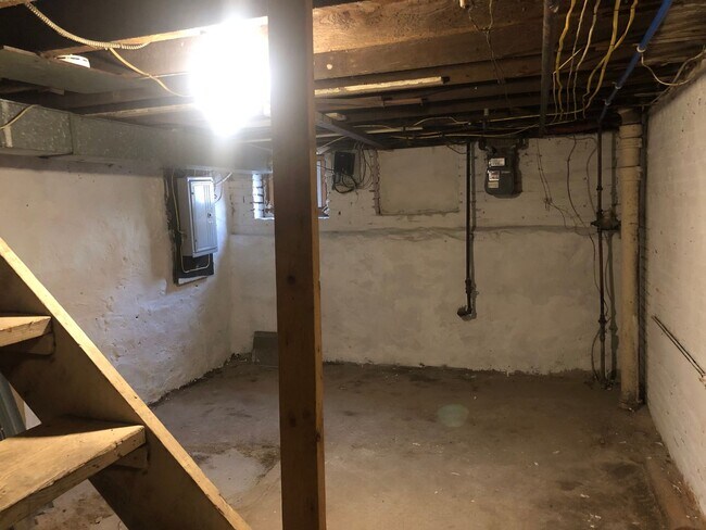 Building Photo - Fantastic 2 Bedroom/2 Bath Home! Recently Renovated Kitchen & Baths!