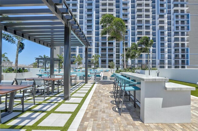 Building Photo - 5350 NW 84th Ave