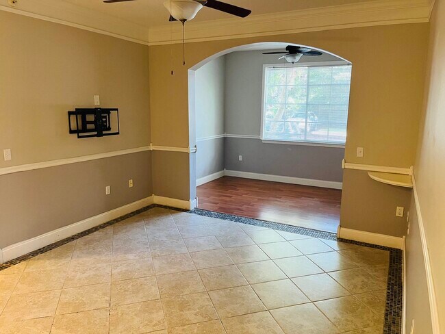 Building Photo - 6101 Myrtlewood Cir W