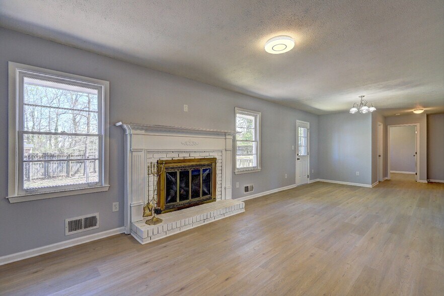 Building Photo - 469 Dogwood Dr