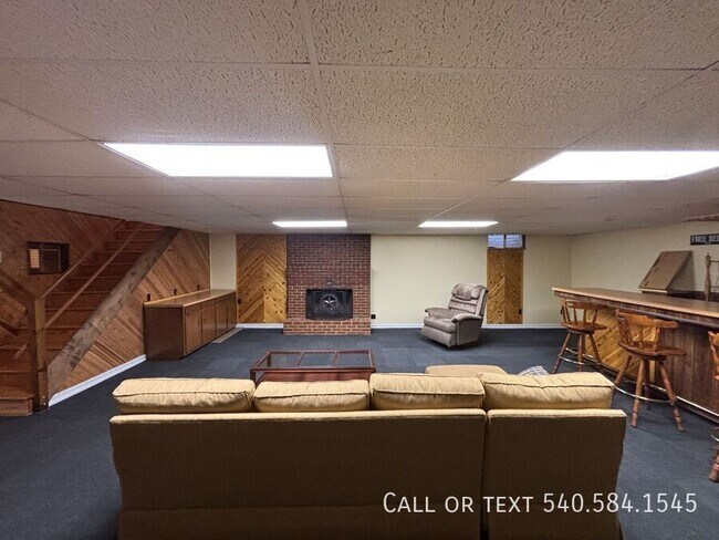 Building Photo - 136 Grimes St