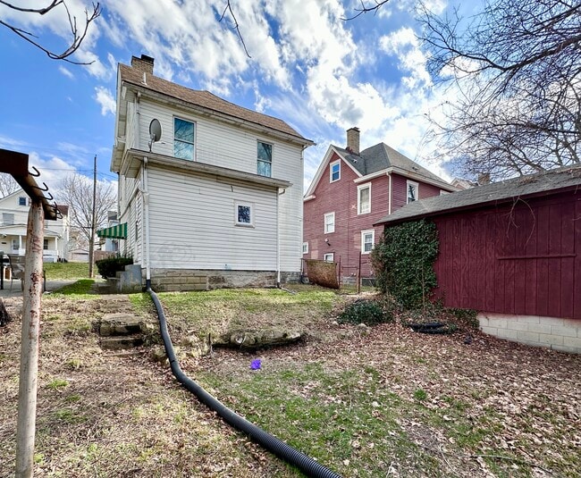 Building Photo - 923 Marshall Ave