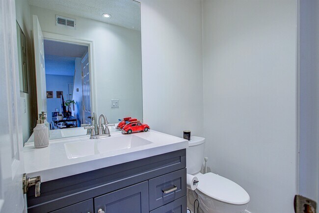 Building Photo - 118 Rio Del Mar St