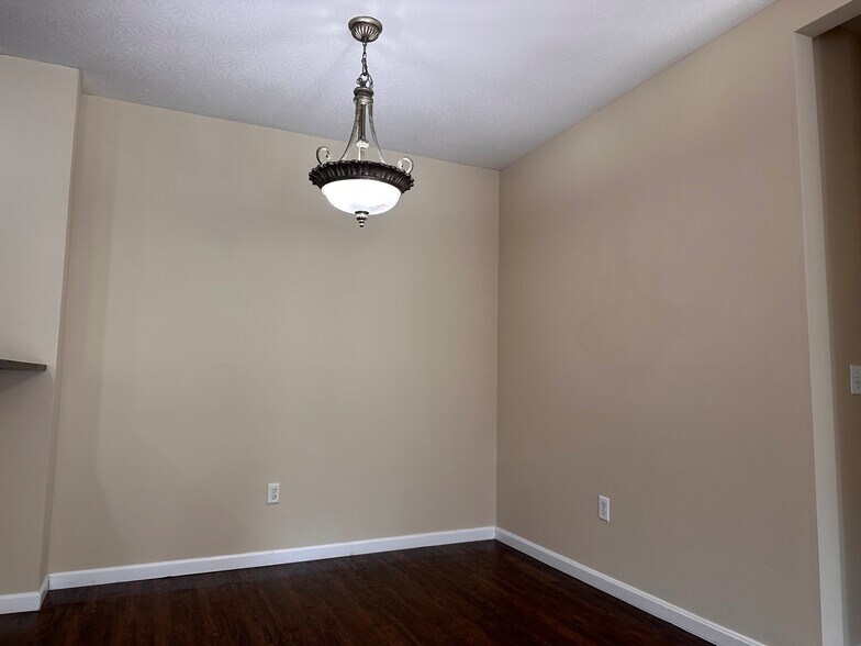 Building Photo - 7545 Mansion Cir