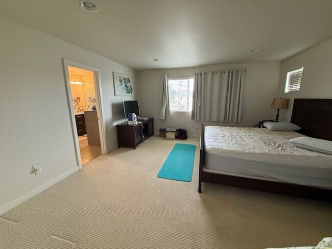 Building Photo - 3Bd/2.25Ba Lynnwood Townhouse