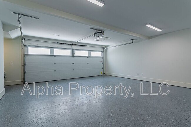 Building Photo - 40 Claussen Ave
