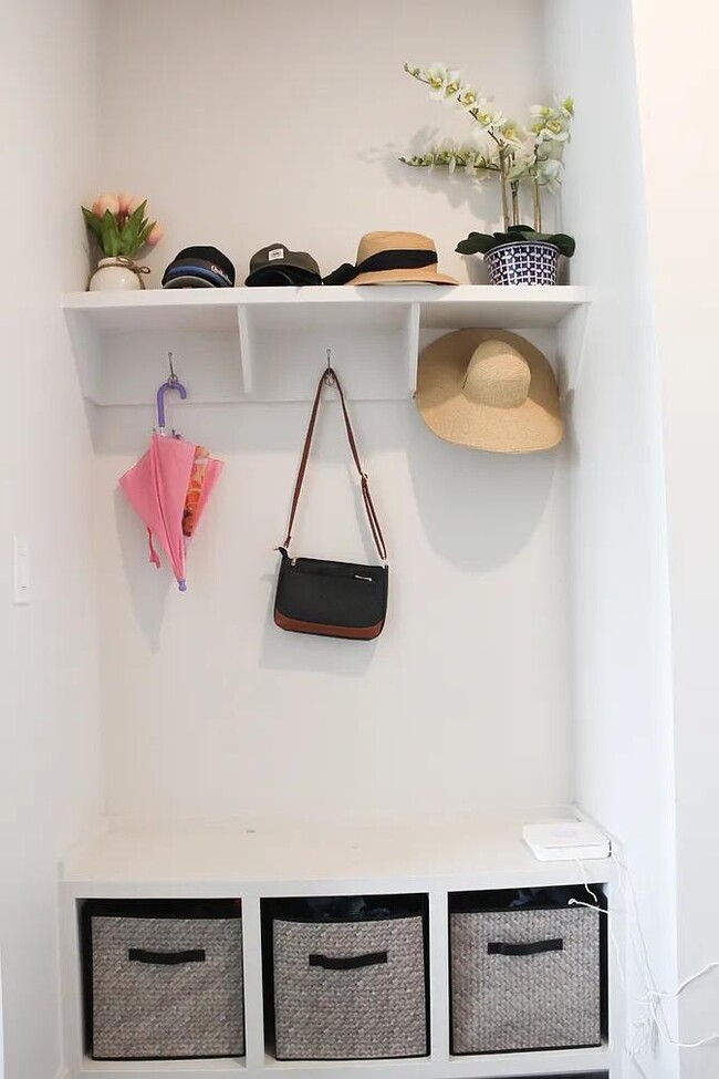 Building Photo - 364 W Snowberry Dr