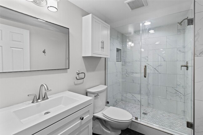 Building Photo - 2603 Bernardo De Galvez Ave