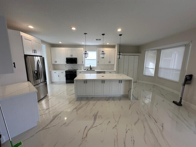 Building Photo - 12763 Hyland Cir