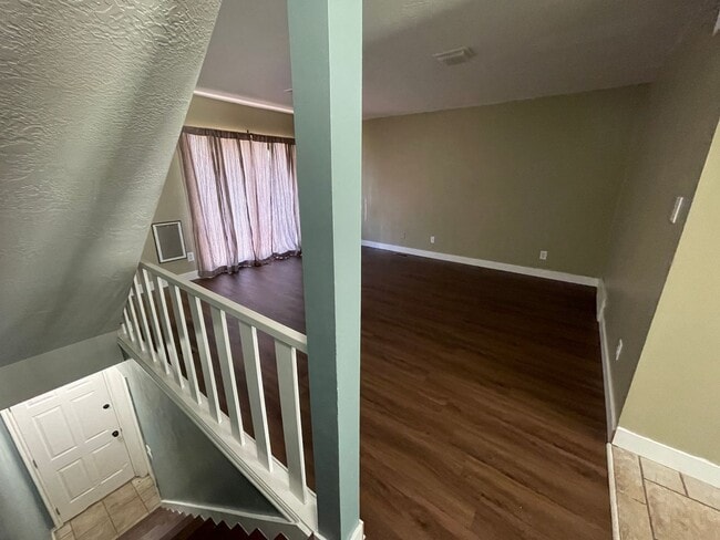 Building Photo - Beautiful 2 bed in Clearfield!