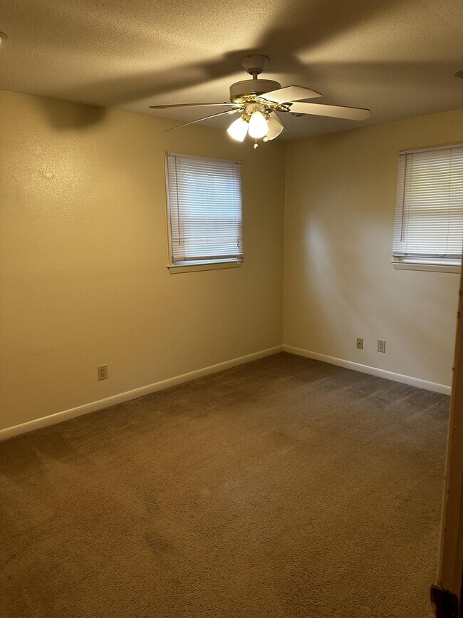 Building Photo - 9 Del Mar Cir