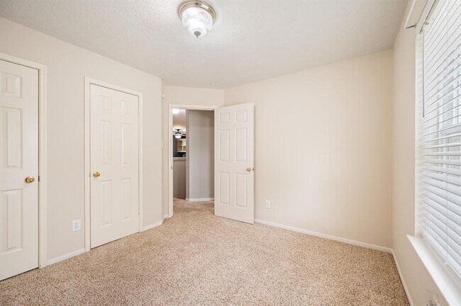 Building Photo - 209 McVoy Dr