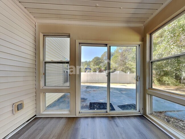 Building Photo - 14 Hidden Lakes Ln