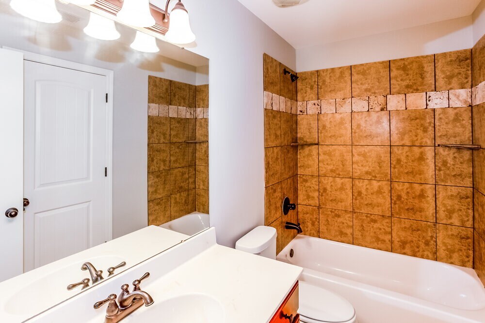 Building Photo - 7397 Brentridge Dr