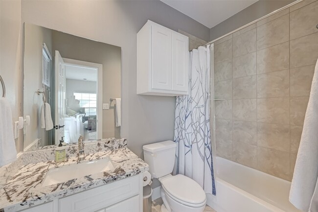 Building Photo - 410 Fowler St