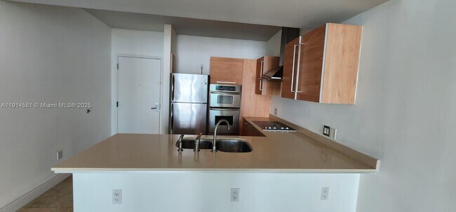 Building Photo - 218 SE 14th St