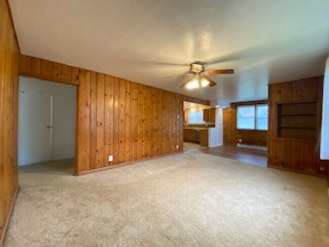 Building Photo - 59636 Rosedale Ave