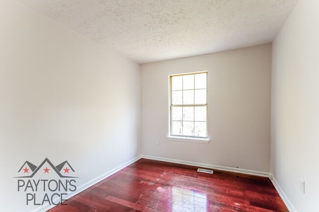 Building Photo - Spacious Oxon Hill Townhome with Parking F...