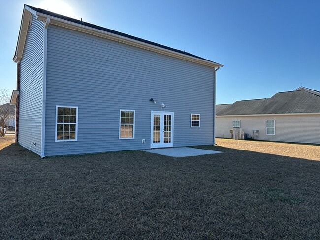 Building Photo - 10 Evergreen Oak Dr