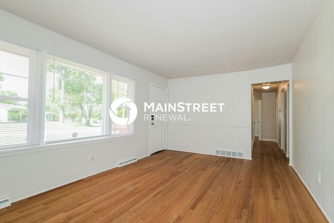 Building Photo - 3 Bedroom Pet-Friendly Home in St. Louis, MO with Main Street Renewal