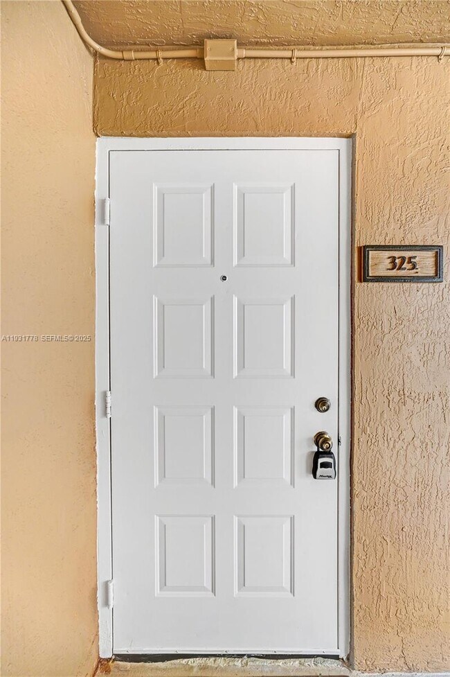 Building Photo - 9901 Westview Dr