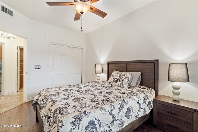 Building Photo - 5350 E Deer Valley Dr