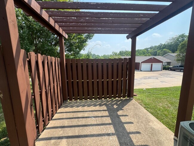 Building Photo - 3308 E St Charles Rd