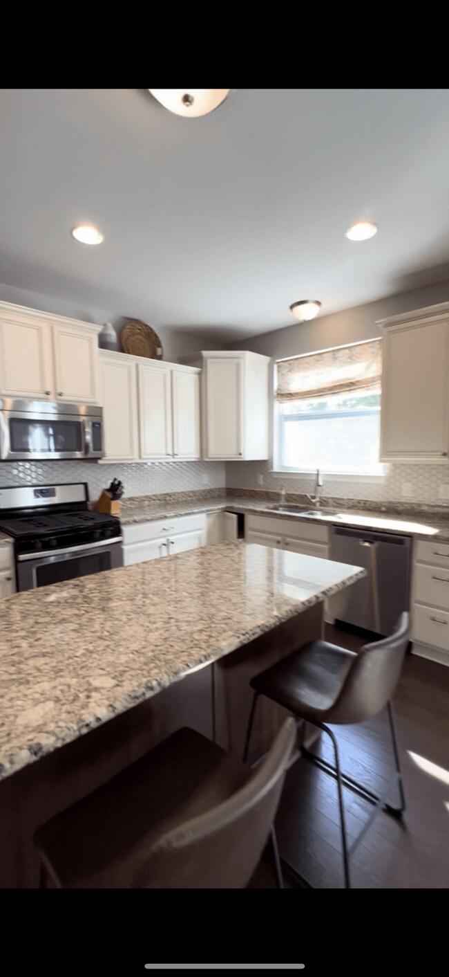 Building Photo - 58180 Sunflower Cir N