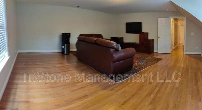 Building Photo - 14512 Harvington Dr